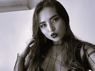 SamSuarez shows pictures